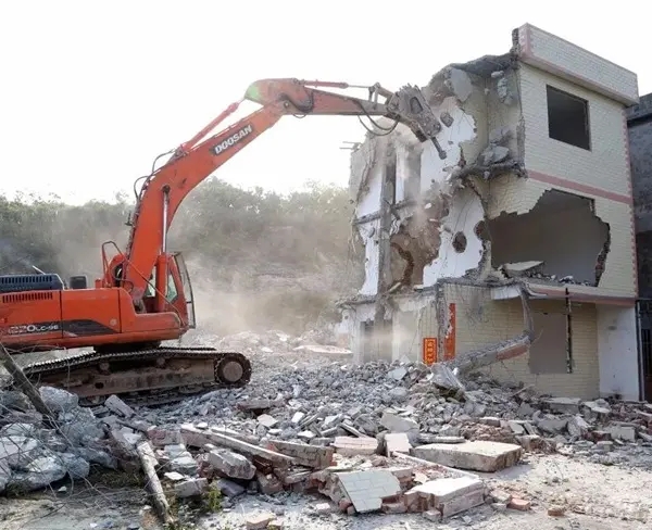 桑日建筑物拆除